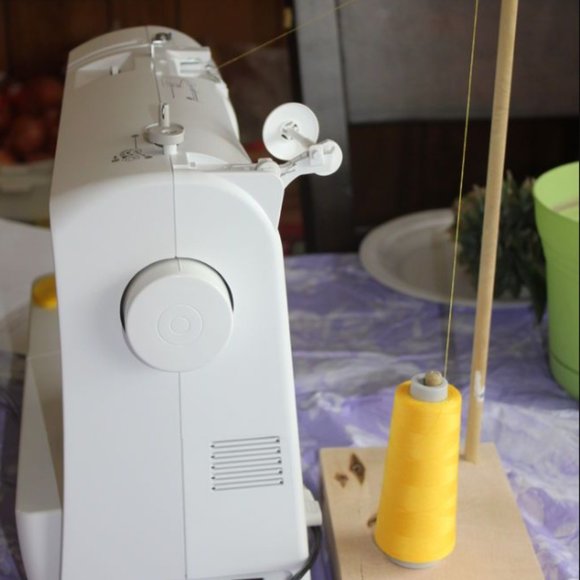 Maxi-Lock Swirls 3000 yd Kiwi Twist Varigated Polyester Sewing or Serger Thread - Picture 5 of 6